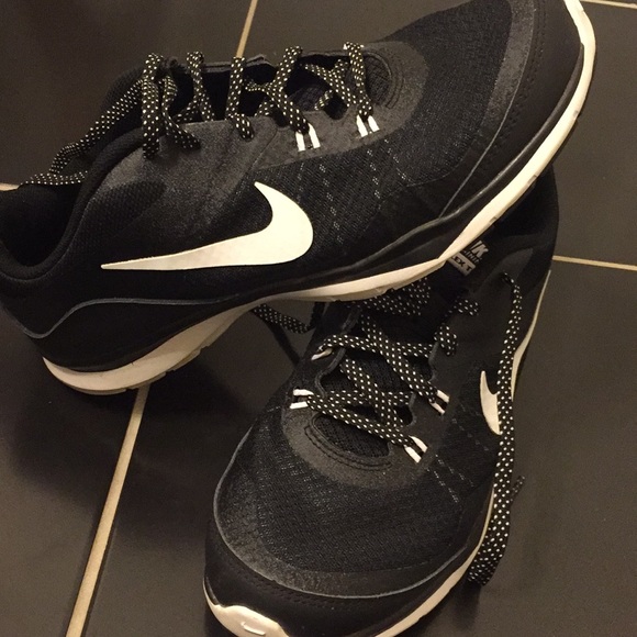 ✨HOST PICK✨🔥Nike Women's Flex TR5 Sneaker SALE!!🔥 - Picture 2 of 3